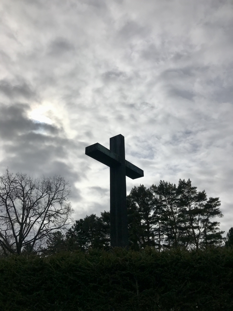 Risti taivasta vasten