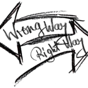 Oikean ja väärän tien erottaminen erisuuntaan menevillä nuolilla ilmaistuna