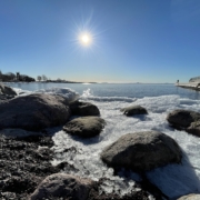 Sula meri Jäät ovat lähteneet merestä Eiranrannassa.