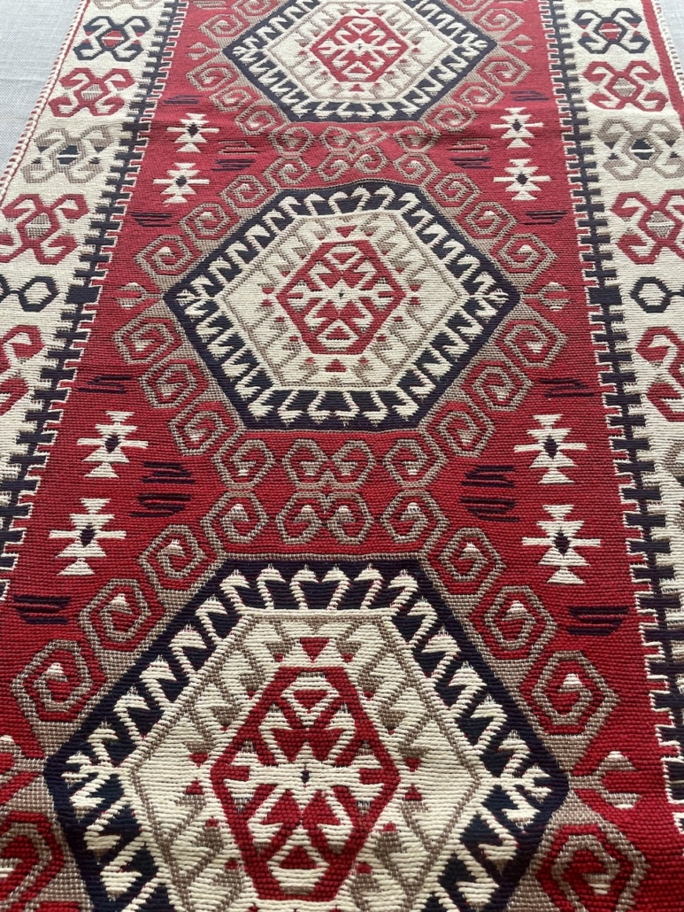 Albanialaisen maton talvikuvio.