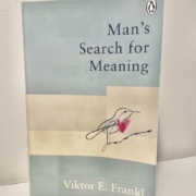 Viktor E. Franklin kirja Man's Search for Meaning.