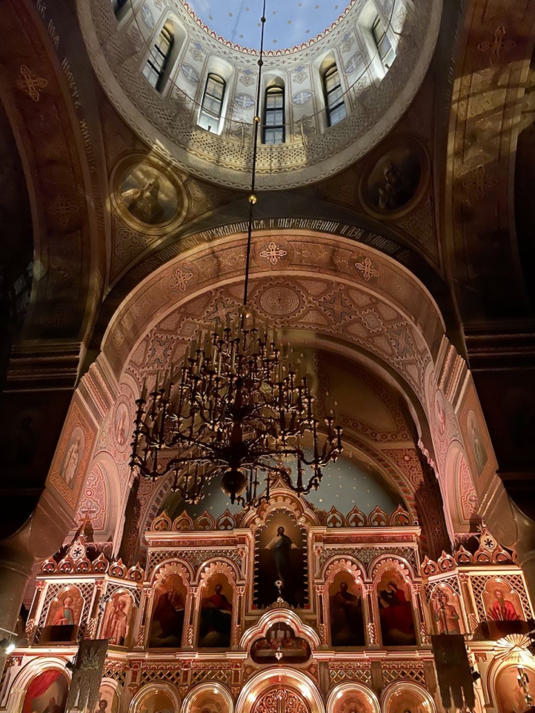 Uspenskin katedraalin ikonostaasi ja kattokupoli.