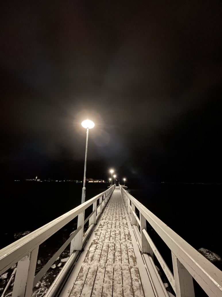 Silta Kaivopuistossa.