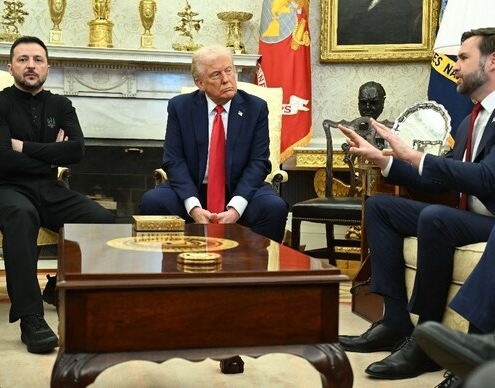 Presidenttien Trump ja Zelenskyi neuvottelu Valkoisessa talossa.