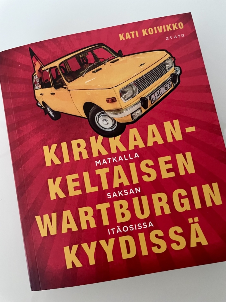 Kirkkaankeltaisen Wartburgin kyydissä -kirjan kansi.