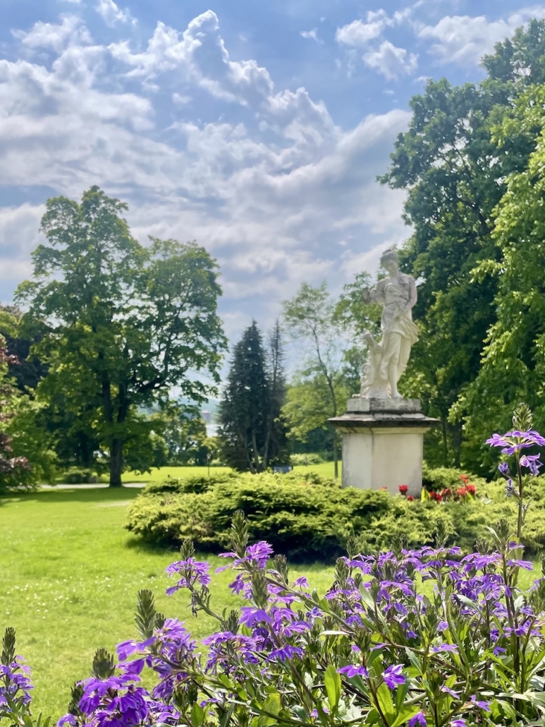 Mustion linnan puisto.