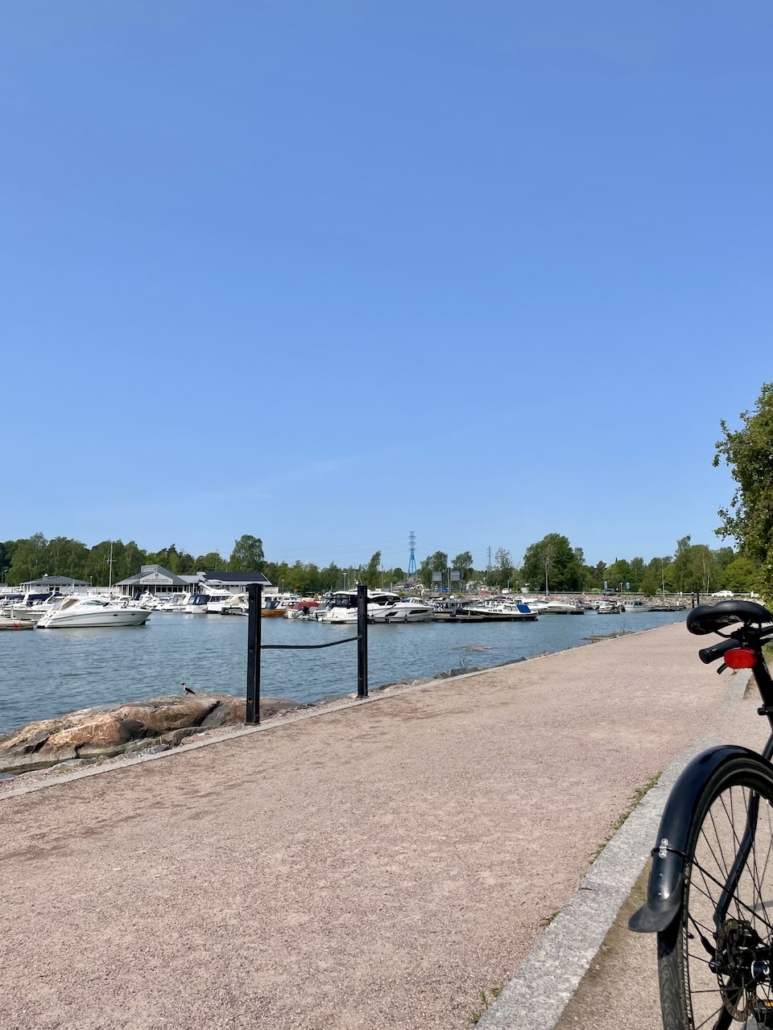 Merimaisema Taka-Töölössä pyöräreitin varrella.