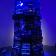 Cildo Meirelesin installaatio Babel Kiasman taidemuseossa.