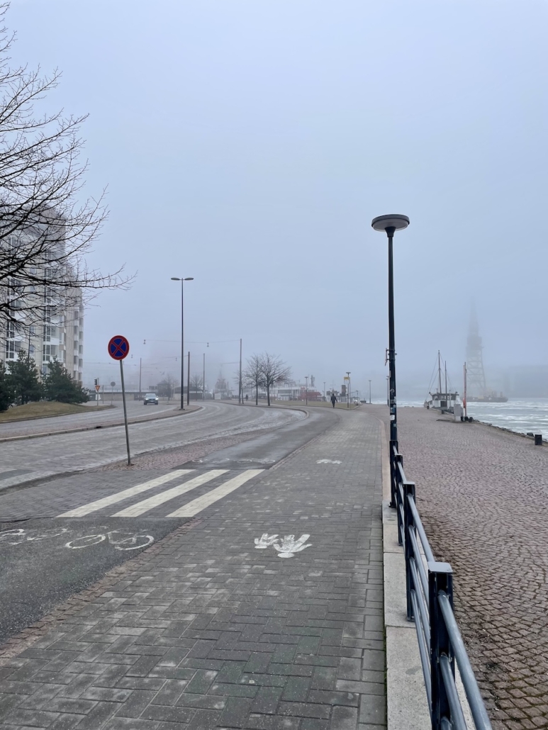 Katunäkymä Hietalahdenrannasta.