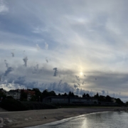 Repaleiset pilvet ja Eiranranta.