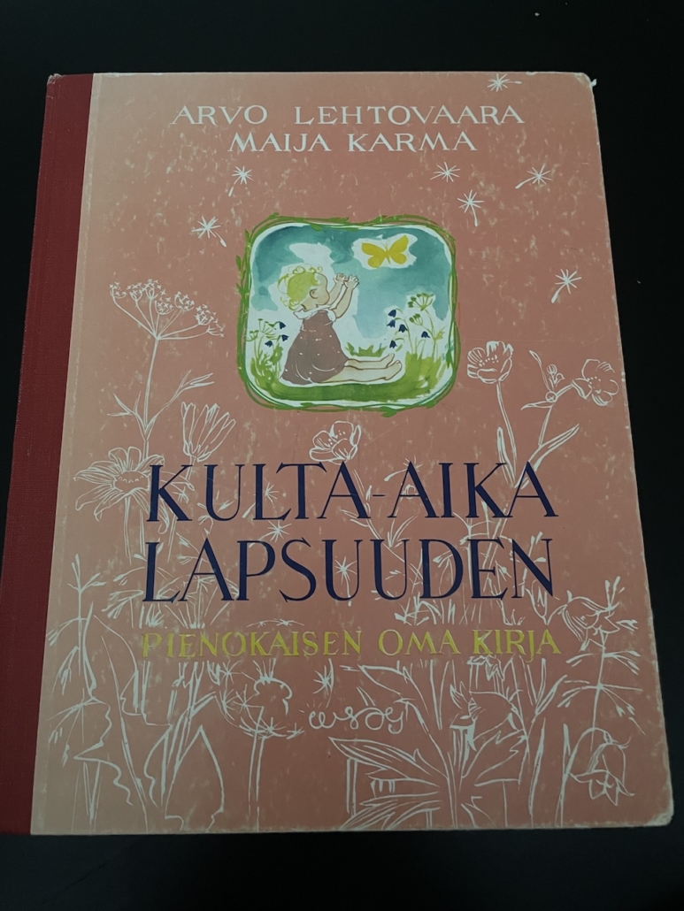 Kulta-aika lapsuuden -kirjan vaaleanpunainen kansi.