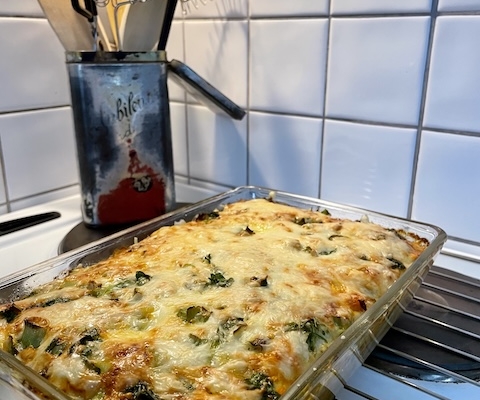 Kukkakaalipaistos näyttää näin hyvältä päältä päin...